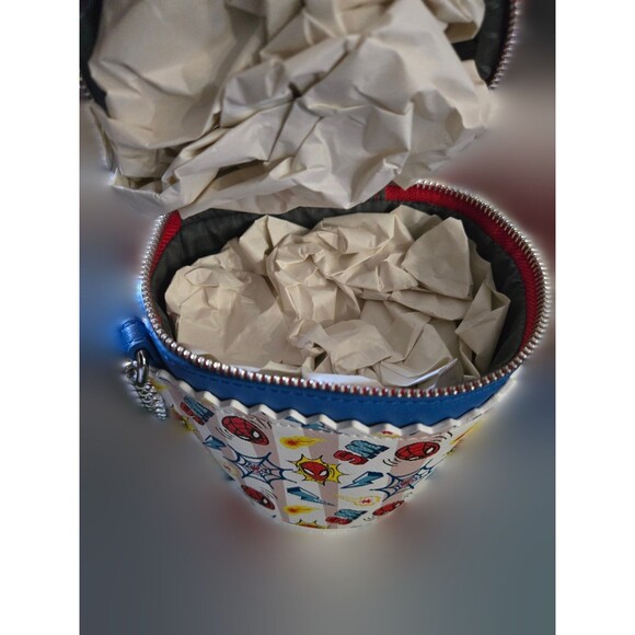 Danielle Nicole Marvel Spider-Man Cupcake Crossbody Purse Box Lunch Exclusive - Picture 4 of 6